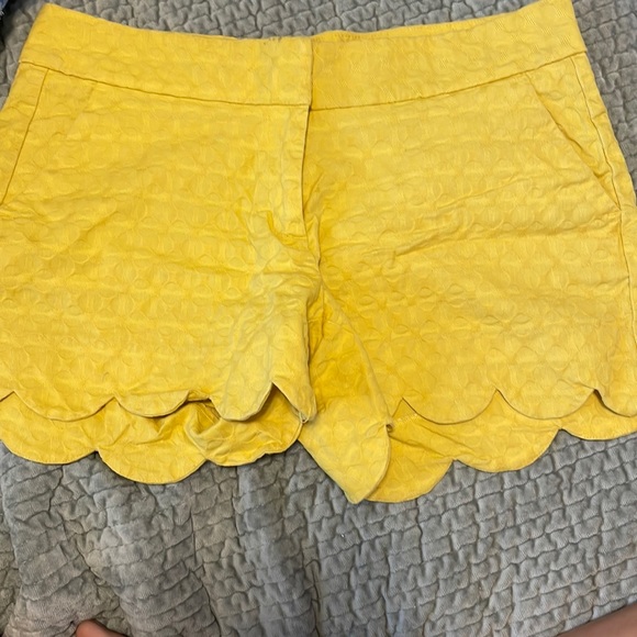Crown and ivy mustard scalloped shorts. - Picture 1 of 4